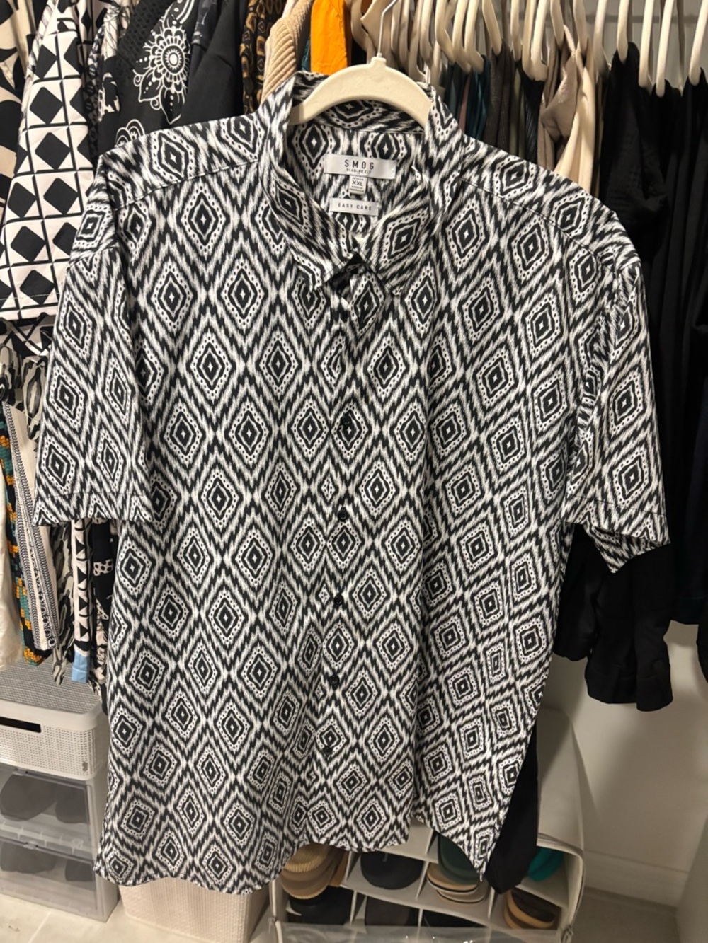 Short-Sleeve Black & White Diamond Print Button-Down Shirt